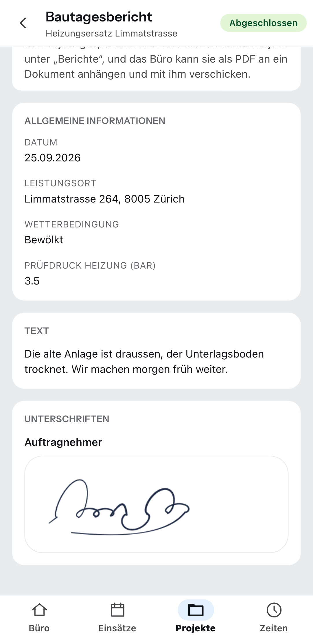Ein abgeschlossener Bautagesbericht auf dem Telefon zum Projekt Heizungsersatz Limmatstrasse mit der grünen Marke Abgeschlossen, dem Hinweis, dass sich der Bericht nicht mehr ändern lässt, und den Feldern Datum 05.09.2026, Leistungsort Zürich und Wetterbedingung Bewölkt — das Datum, an dem die Vollendung angezeigt wurde, setzt die Monatsfrist der SIA 118 in Gang.