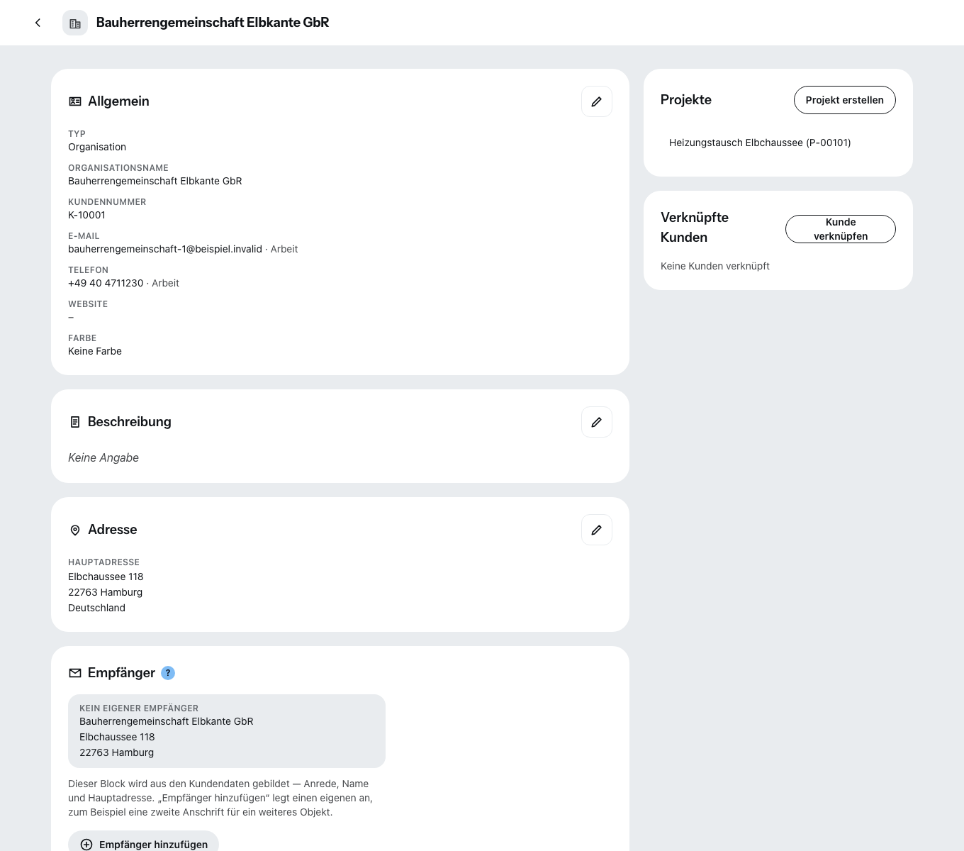 Ein Kundendatensatz mit dem Feld Typ Organisation, der Kundennummer und der Hauptadresse samt Land — die Angaben, aus denen sich ergibt, welche Rechnungspflicht gilt.