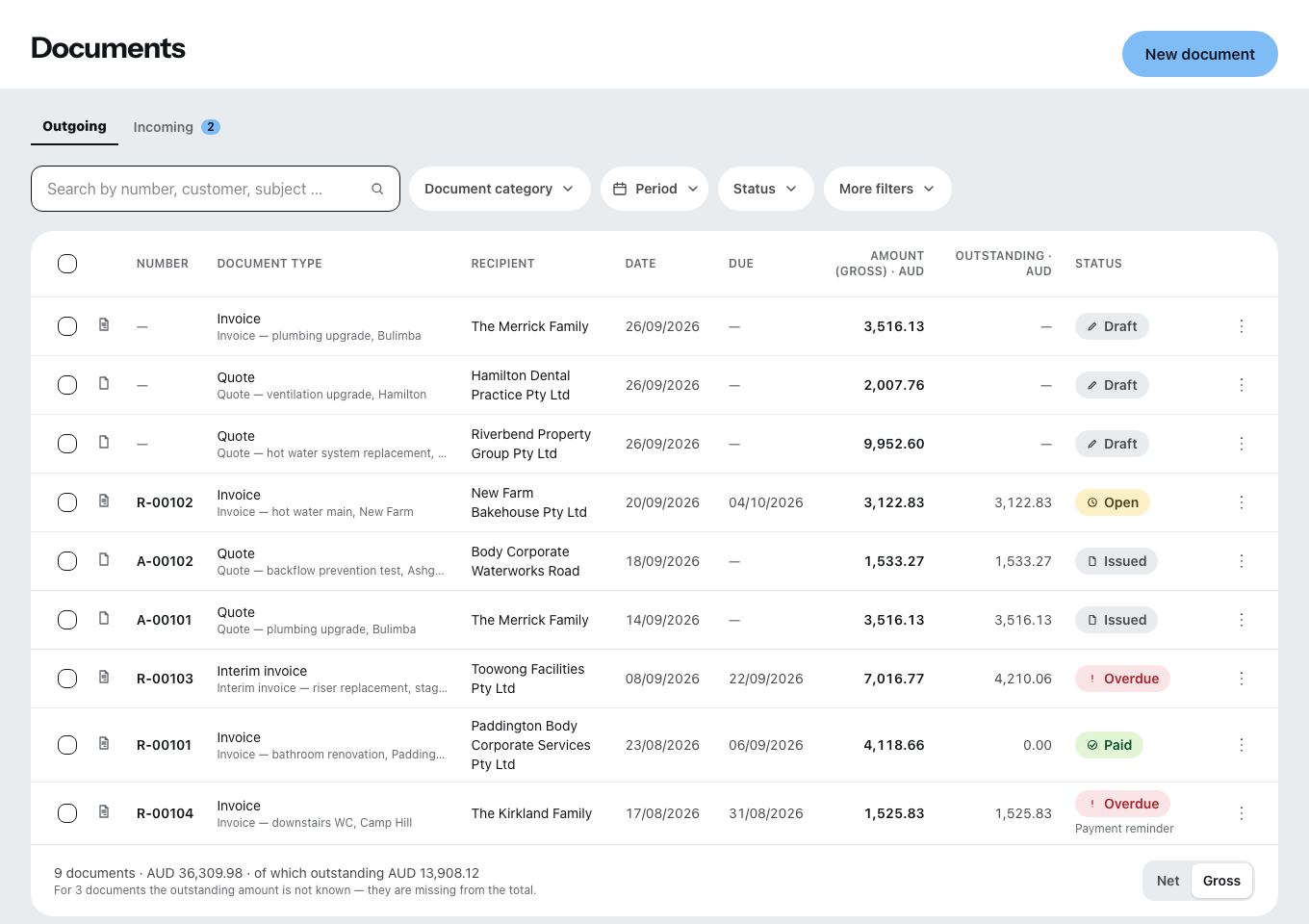 The document list in the office: quotes and invoices with recipient, date, amount and status, with filters for document type, period and status above them.