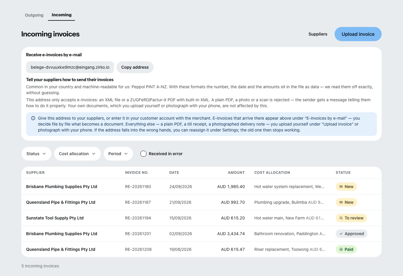 The invoice inbox: at the top the firm’s own receiving address with a note on which formats it accepts, below it each row with supplier, invoice number, date, amount, cost assignment and status.