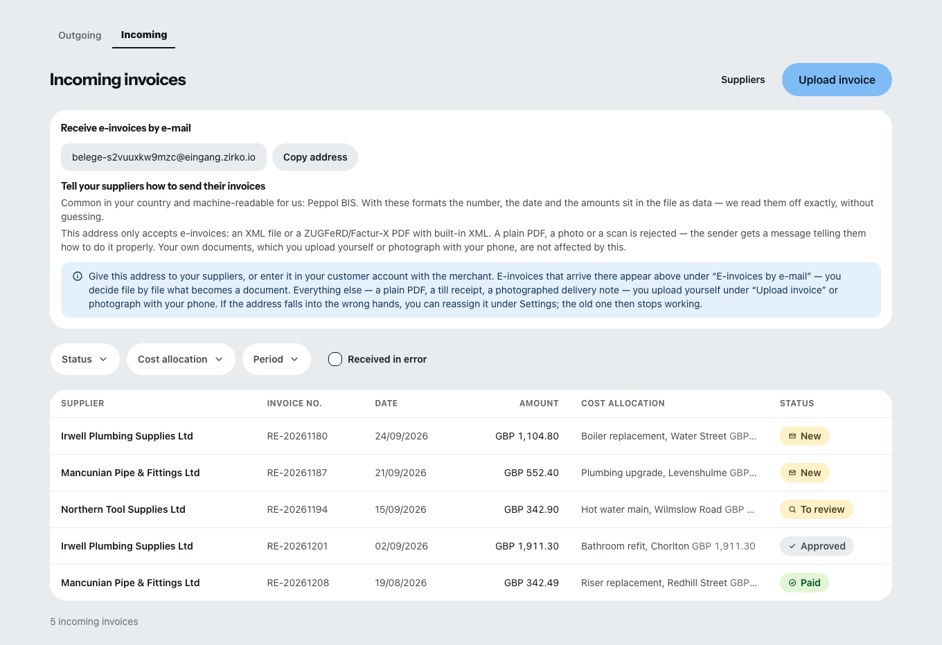 The invoice inbox: at the top the firm’s own receiving address with a note on which formats it accepts, below it each row with supplier, invoice number, date, amount, cost assignment and status.