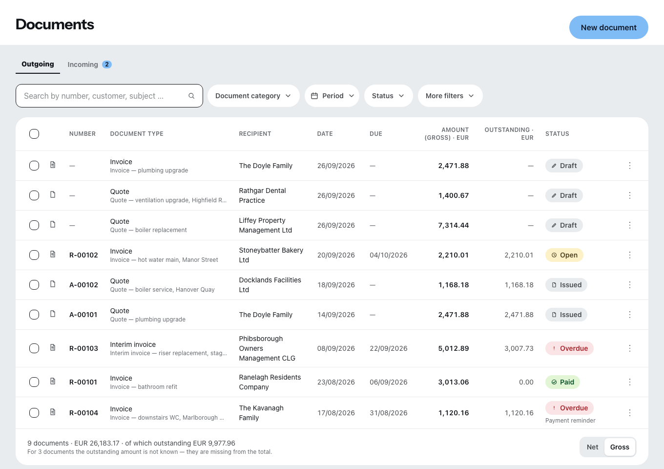 The document list in the office: quotes and invoices with recipient, date, amount and status, with filters for document type, period and status above them.