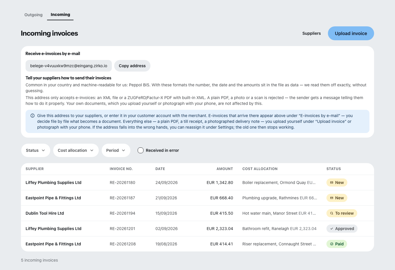 The invoice inbox: at the top the firm’s own receiving address with a note on which formats it accepts, below it each row with supplier, invoice number, date, amount, cost assignment and status.