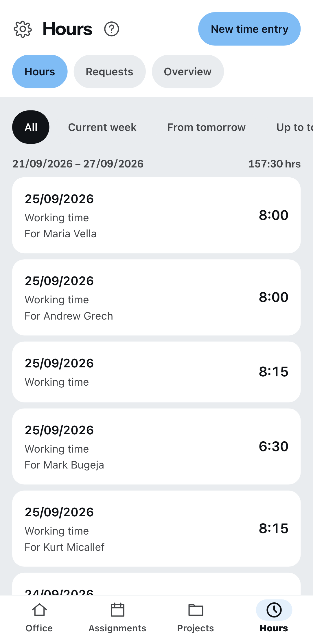 The hours list on the phone: at the top the tabs for hours, requests and overview, below them each row with date, time type and the duration recorded.