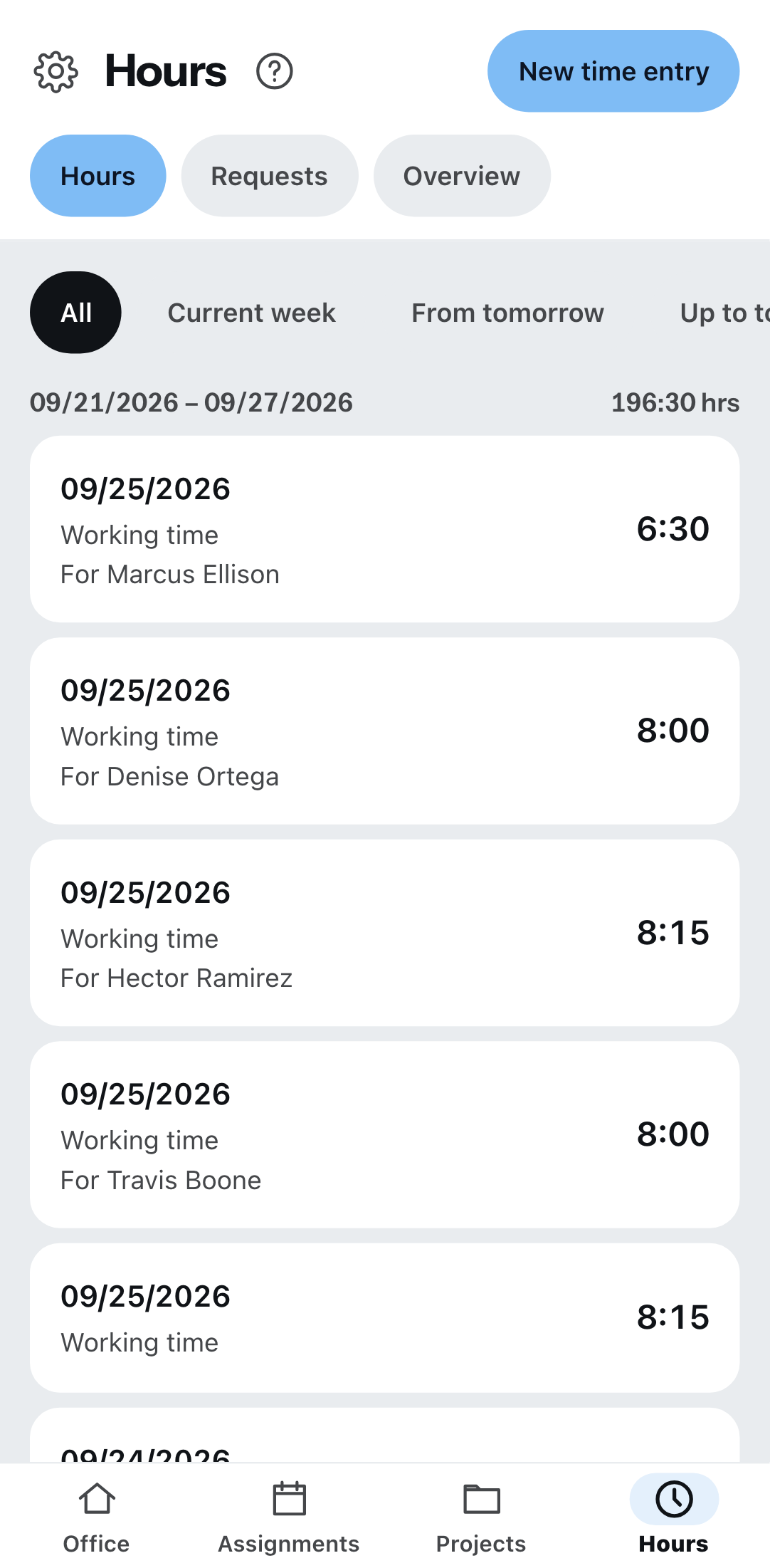 The hours list on the phone: at the top the tabs for hours, requests and overview, below them each row with date, time type and the duration recorded.