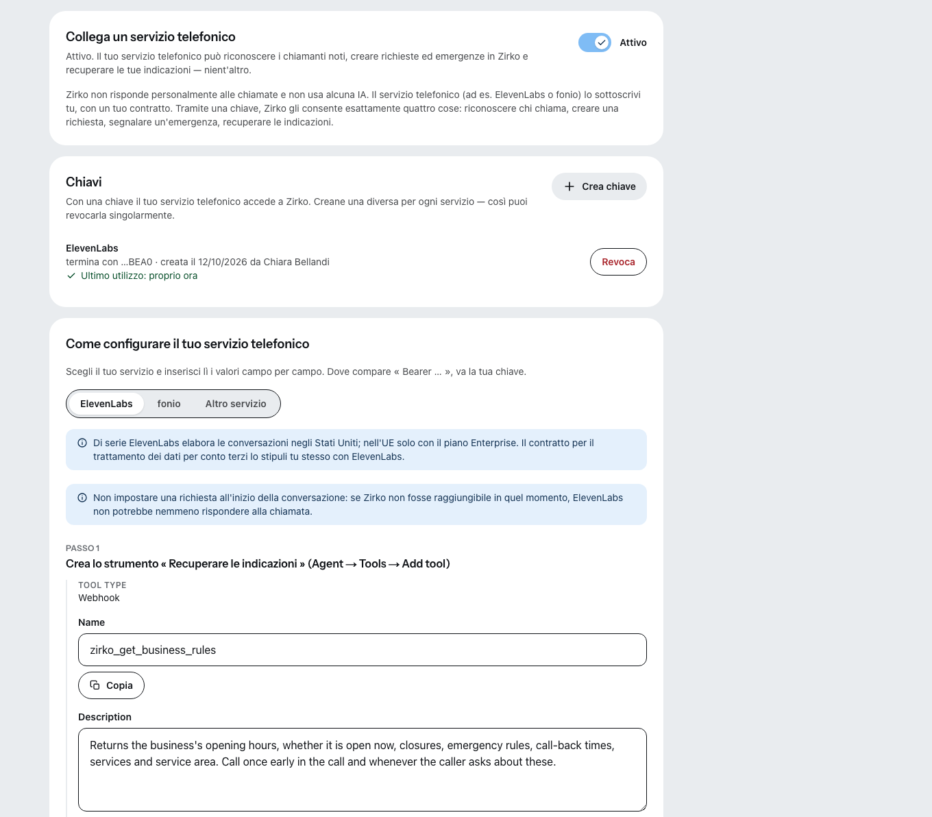 L’impostazione «Servizio telefonico IA»: il servizio telefonico è collegato, della chiave si vedono solo gli ultimi caratteri, sotto «Come configurare il tuo servizio telefonico» con i campi per ElevenLabs da copiare.