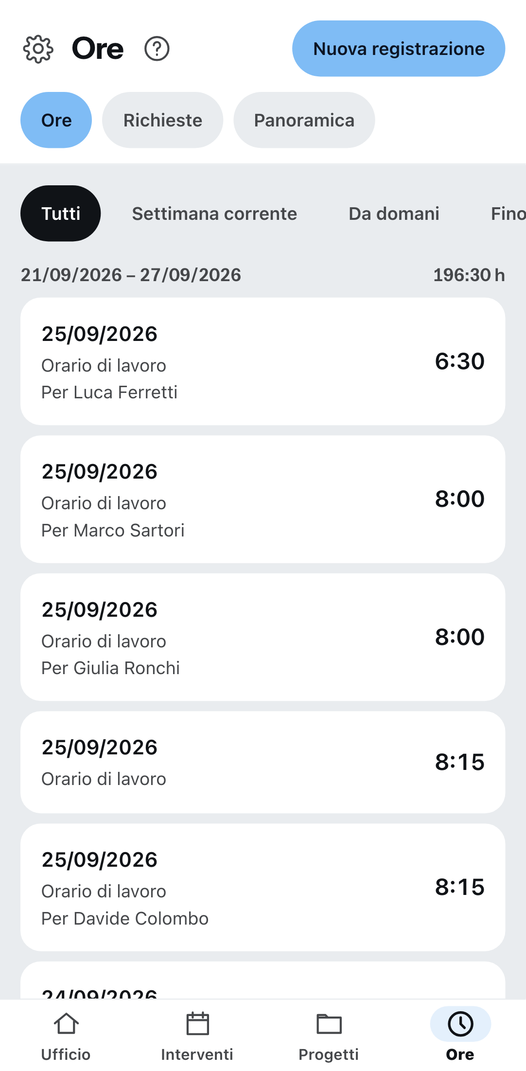 L'elenco delle ore sul telefono: in alto le schede ore, richieste e panoramica, sotto ogni riga con data, tipo di ora e la durata registrata.