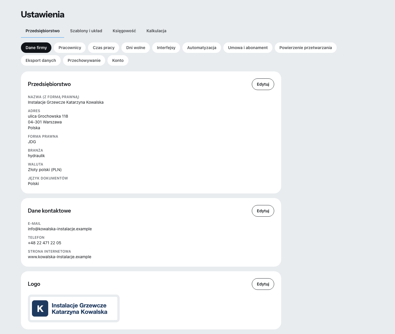 Ustawienia z zakładkami firma, szablony i układ, księgowość i kalkulacja.
